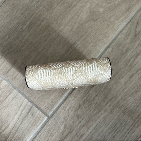 Coach Snap Wallet In Signature Canvas - Picture 4 of 10